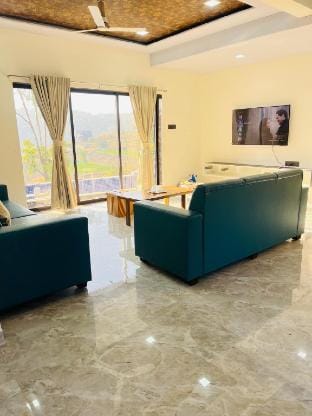Jardin Villa/180° Valley View/4 Bed/Infinity Pool Villa in Maharashtra