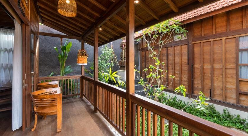 Kirani House - Joglo Villa Bali Bed and Breakfast in Sukawati