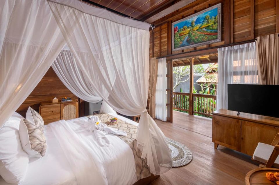 Kirani House - Joglo Villa Bali Bed and Breakfast in Sukawati