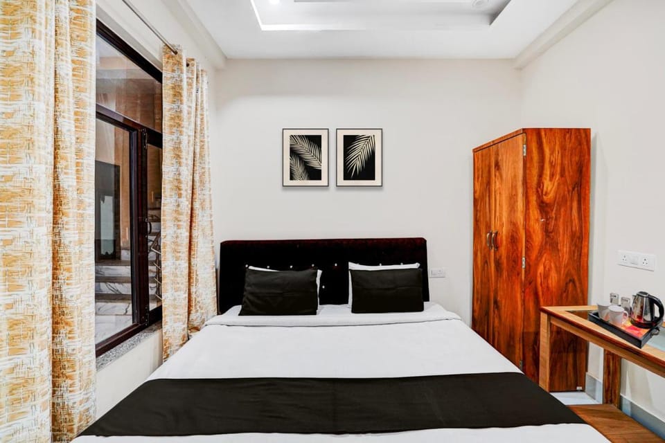 Super Hotel O Kardameshwar Mahadev Temple Varanasi Formerly Pheonix Rooms Hotel in Varanasi