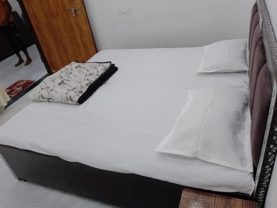Thakur Ji Dham Bed and Breakfast in Uttar Pradesh