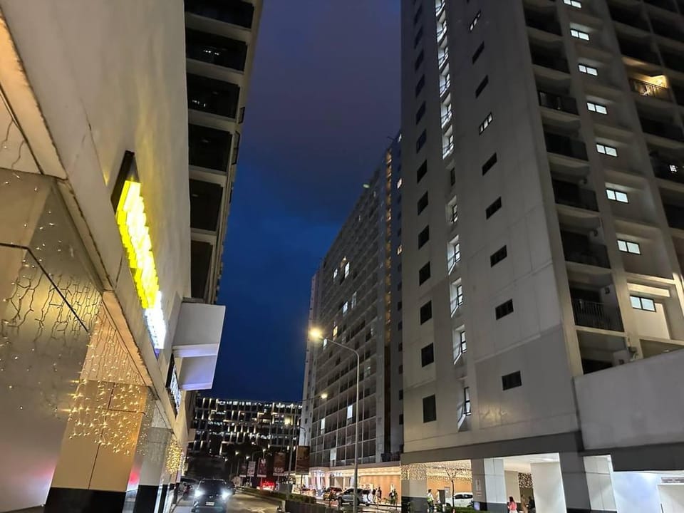 CATALINO ROOM in MOA Near PARQAL/ASENA/SMX Hotel in Pasay