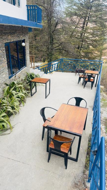 Curious Cat Cottage –Mountain View  Naggar Hotel in Himachal Pradesh