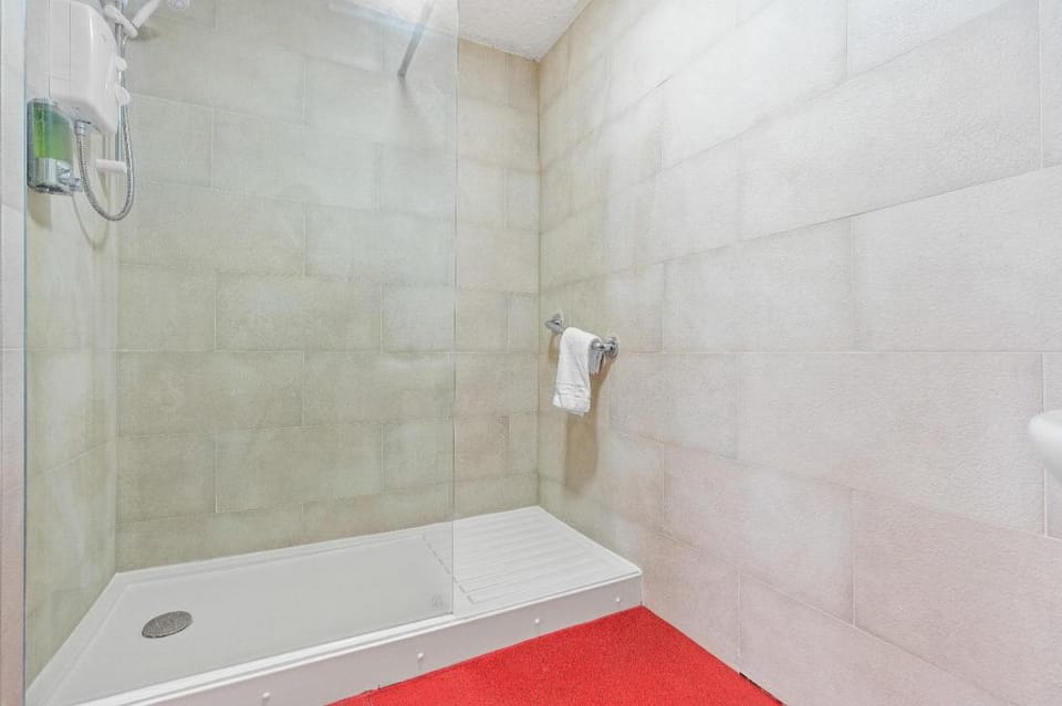 Cosy Studio Flat Near Town Centre & FREE Parking Hotel in England