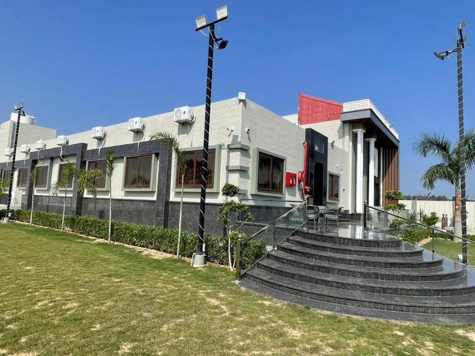 R.S GARDEN ROOMS & RESTRO Hotel in Uttar Pradesh