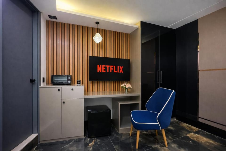 ACESTAYZ Gautam Nagar Hotel in New Delhi