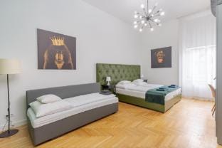 FACES of Jungle-Funky design in vibrant centre Apartment in Budapest