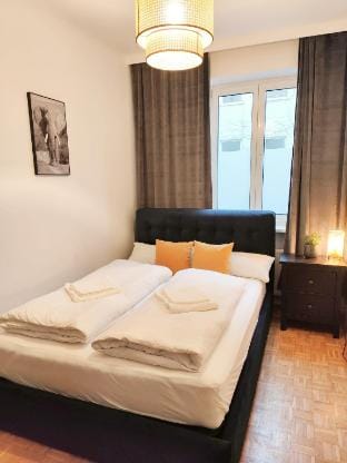 Elephant 1BR | 2 Min to U1 | 1 Stop to Opera Apartment in Vienna