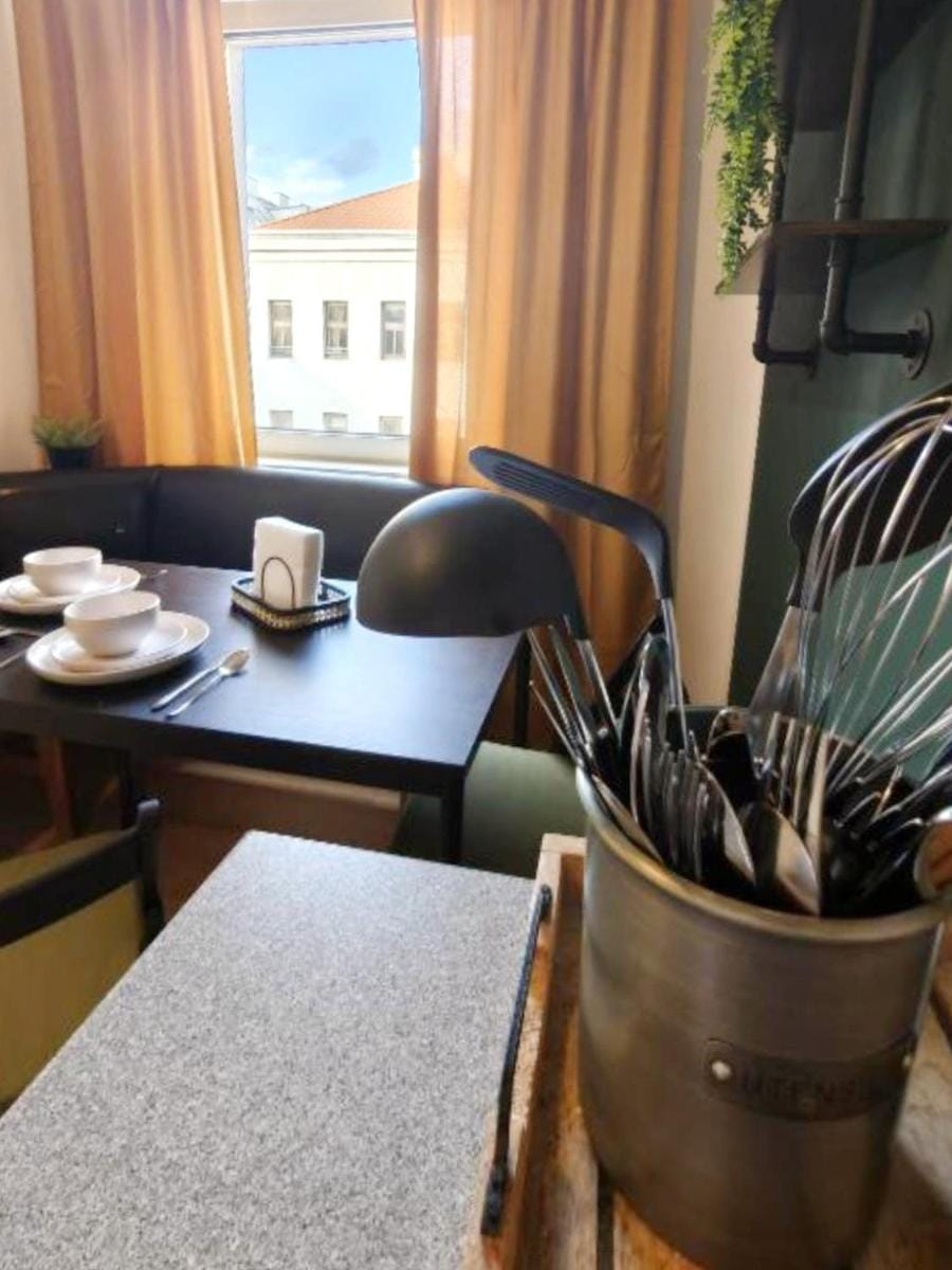 Metro 1BR | 3 Min to U1 Metro | Free Parking Apartment in Vienna