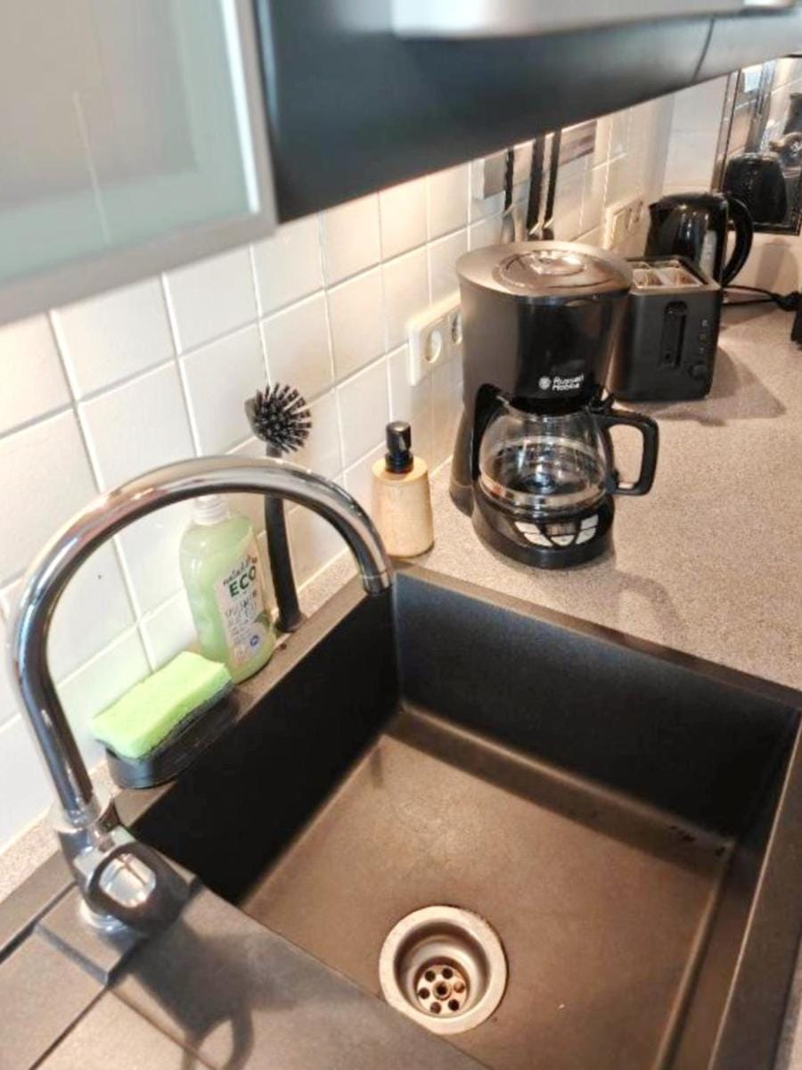 Metro 1BR | 3 Min to U1 Metro | Free Parking Apartment in Vienna