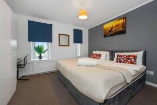 Milton Keynes 2BR Free Parking Contractor Friendly Apartment in Milton Keynes
