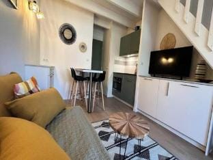 The Beachside Coquette Apartment in Occitanie