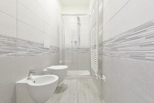 Les Trois Merveilles Grey Lewis Apartment in Cesena