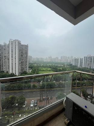 Coco Sunrise View Luxury Suite Apartment in Noida