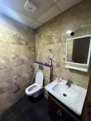 Coco Sunrise View Luxury Suite Apartment in Noida