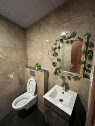 Coco Sunset View Royal Suite Apartment in Noida