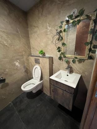 Coco Sunset View Royal Suite Apartment in Noida