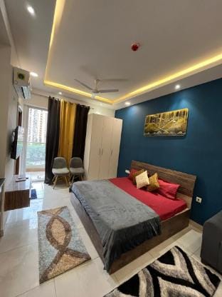 Coco Sunset View Royal Suite Apartment in Noida