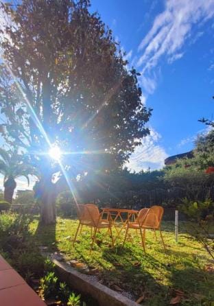 " Pliny's Gardens" - Elegante and Bright. Apartment in Campania