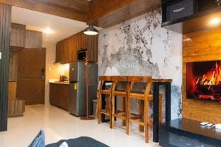 Woodvale at Alpine Villas, Crosswinds Tagaytay Apartment in Tagaytay