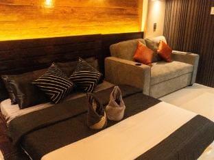 Woodvale at Alpine Villas, Crosswinds Tagaytay Apartment in Tagaytay
