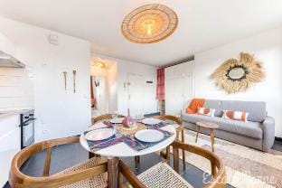 Savanna Loft by Escale-Marne • M8 Tour Eiffel Apartment in Île-de-France