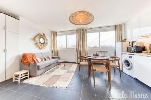 Savanna Loft by Escale-Marne • M8 Tour Eiffel Apartment in Île-de-France