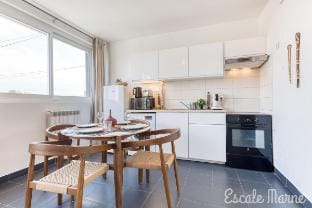 Savanna Loft by Escale-Marne • M8 Tour Eiffel Apartment in Île-de-France