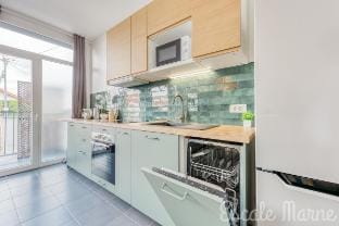 Amazonia Loft by Escale-Marne • M8 Eiffel Tower Apartment in Île-de-France