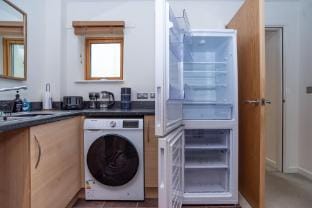 2-Bed Duplex Apartment | Sleeps 6 | Ideal for Contractors, NHS & Tourism Guests Apartment in Telford