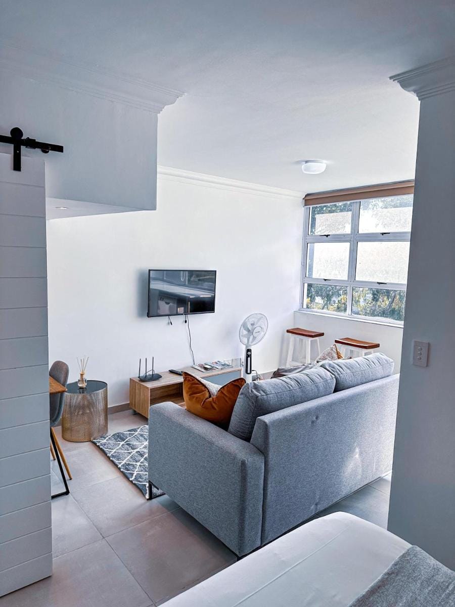 Seapoint escape stylish studio Apartment in Sea Point