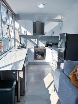 Seapoint escape stylish studio Apartment in Sea Point