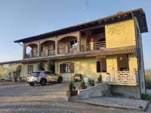 Villa with Pool Monferrato  BOTTO LIVING Apartment in Piedmont