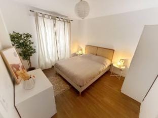 LEnsoleill Levallois  Apartment near metro Apartment in Levallois-Perret