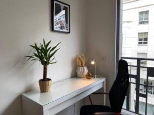 LEnsoleill Levallois  Apartment near metro Apartment in Levallois-Perret