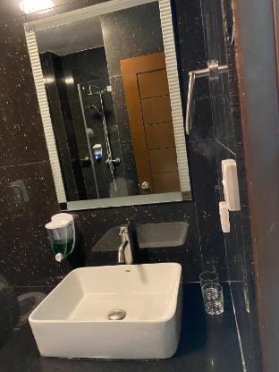 Studio w/pool heated jacuzzi, near clark Airprt&SM Apartment in Angeles