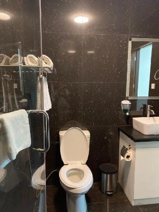 Studio w/pool heated jacuzzi, near clark Airprt&SM Apartment in Angeles