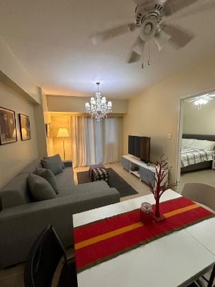 Tagaytay Getaway, 1BR, skyline views, free parking Apartment in Tagaytay