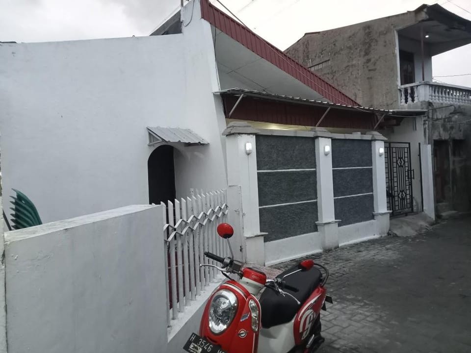 Kos Harian Putri 369 Hotel in Indonesia