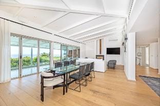 Shanklin Villa - Sleeps 14 Vacation rental in Camps Bay