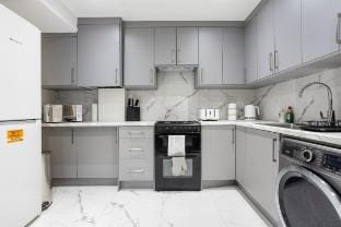 Modern 5-Bedroom Near Heathrow Airport | Sleeps 10 Vacation rental in Hounslow