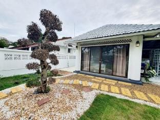 Melt Inn Villa Rayong Vacation rental in Rayong, Mueang Rayong District, Rayong, Thailand