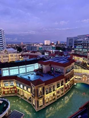 Canal View Luxury Stay/Massage Chair + Office Desk Vacation rental in Makati