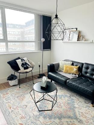 Modern 1-4 Sleeper Flat with Parking & Workspace Vacation rental in Maidstone