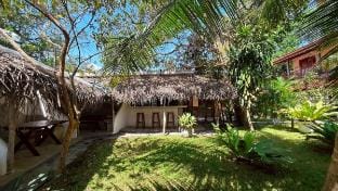 Adlook Travels Eka, Premium Double Bed Room Vacation rental in Ahangama
