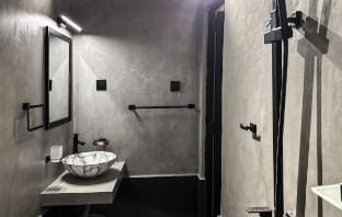 AdlookTravels Eka, Premium Double Room Vacation rental in Ahangama