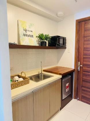 Becca's Bedsit14@Horizons101 Vacation rental in Lapu-Lapu City