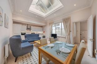 Understated Luxury Flat in Mayfair Vacation rental in City of Westminster