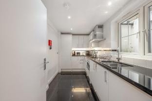 Stylish Mayfair Apartment Near Hyde Park Vacation rental in City of Westminster