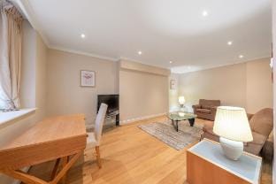 Stylish Mayfair Apartment Near Hyde Park Vacation rental in City of Westminster